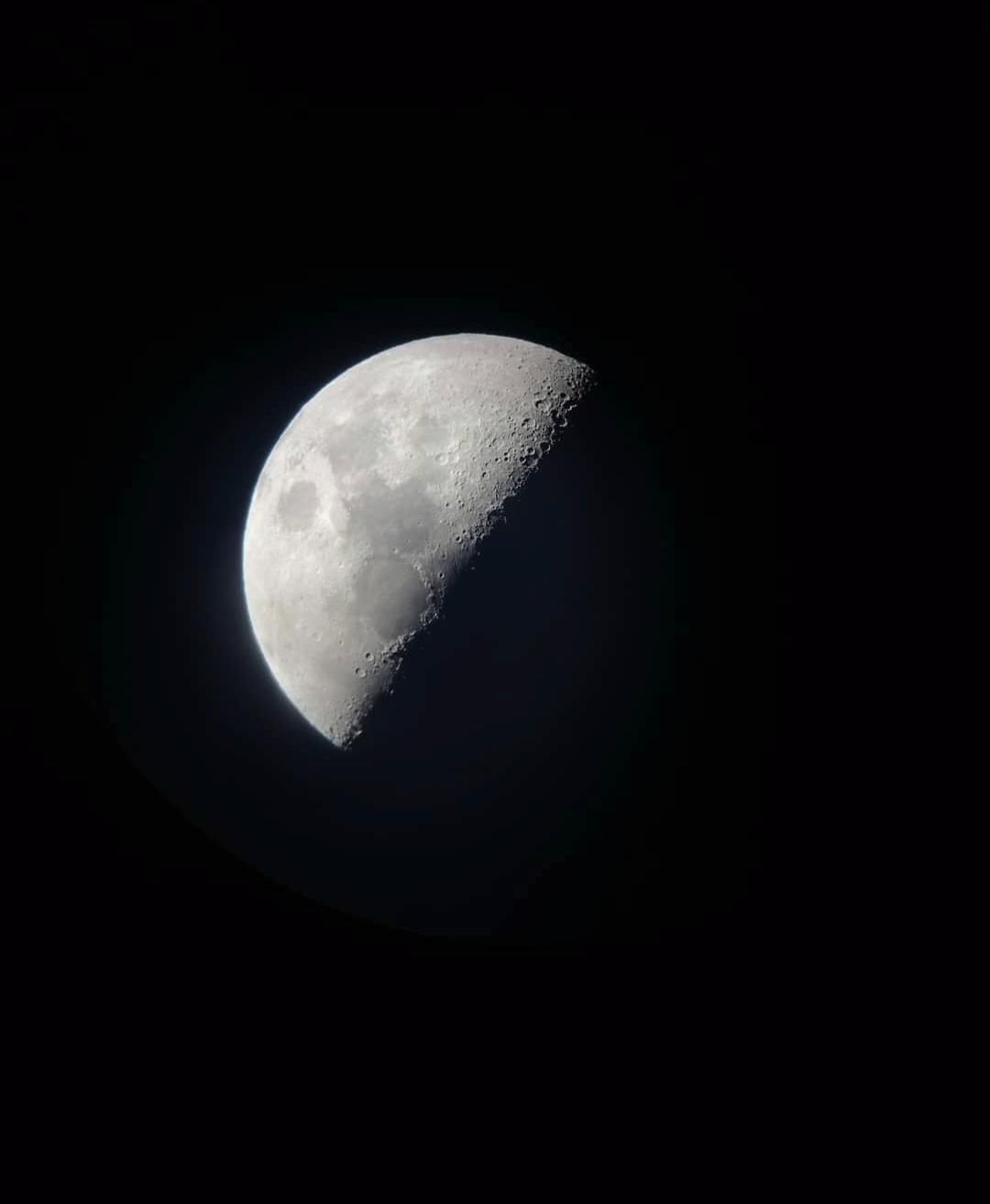Photograph of the Moon taken by Andrés Gutiérrez